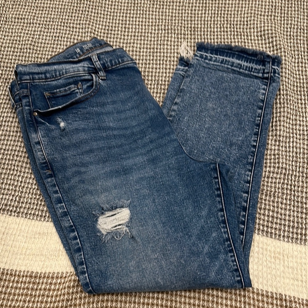 A.N.A High-Rise Straight jeans Size 18 .
Pre-owned Excellent Condition.